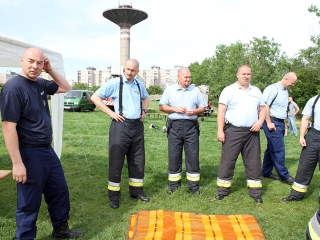 Erőpróba tűzoltóknak - fotó: Sándor Judit