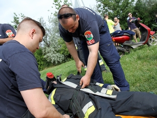 Erőpróba tűzoltóknak - fotó: Sándor Judit