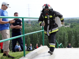 Erőpróba tűzoltóknak - fotó: Sándor Judit