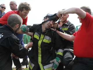 Erőpróba tűzoltóknak - fotó: Sándor Judit