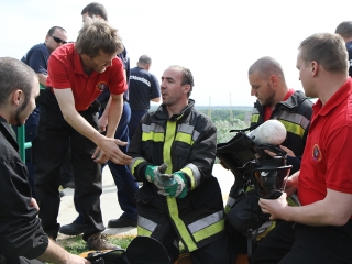 Erőpróba tűzoltóknak - fotó: Sándor Judit