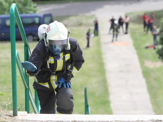 Erőpróba tűzoltóknak - fotó: Sándor Judit