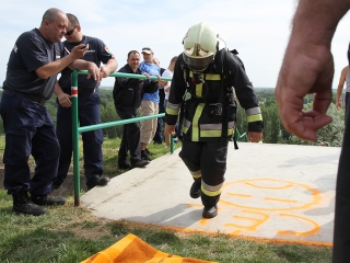 Erőpróba tűzoltóknak - fotó: Sándor Judit
