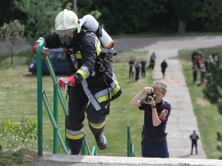 Erőpróba tűzoltóknak - fotó: Sándor Judit