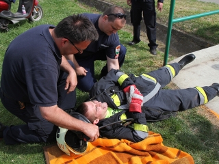 Erőpróba tűzoltóknak - fotó: Sándor Judit