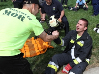 Erőpróba tűzoltóknak - fotó: Sándor Judit