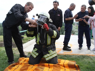 Erőpróba tűzoltóknak - fotó: Sándor Judit
