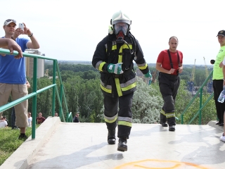 Erőpróba tűzoltóknak - fotó: Sándor Judit
