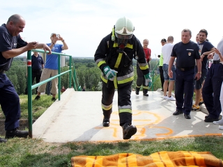 Erőpróba tűzoltóknak - fotó: Sándor Judit