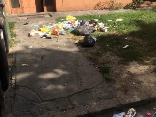 Illegális szemetelés a Római 39. mögött - fotó: 