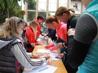 "Fuss velünk, fuss értünk!" - jótét akció a belvárosban - fotó: 