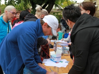 "Fuss velünk, fuss értünk!" - jótét akció a belvárosban - fotó: 