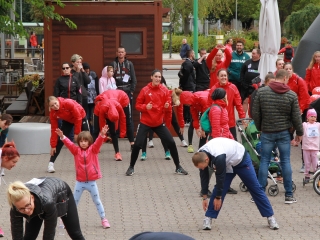 "Fuss velünk, fuss értünk!" - jótét akció a belvárosban - fotó: 