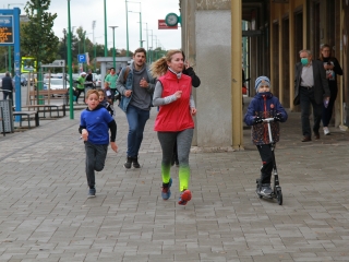 "Fuss velünk, fuss értünk!" - jótét akció a belvárosban - fotó: 