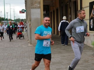 "Fuss velünk, fuss értünk!" - jótét akció a belvárosban - fotó: 