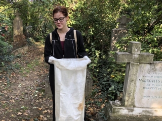 Közösségi takarítás a kistemetőben - fotó: 