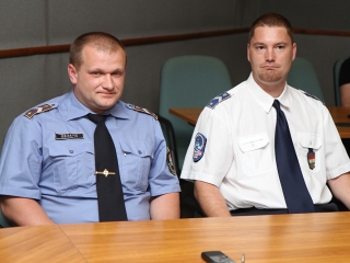 Közbiztonsági dicsérő oklevelek - fotó: Sándor Judit