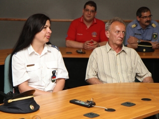 Közbiztonsági dicsérő oklevelek - fotó: Sándor Judit