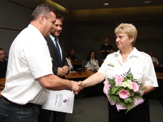 Közbiztonsági dicsérő oklevelek - fotó: Sándor Judit