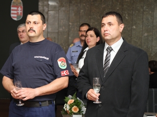 Közbiztonsági dicsérő oklevelek - fotó: Sándor Judit