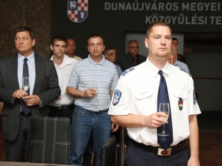 Közbiztonsági dicsérő oklevelek - fotó: Sándor Judit