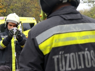 Súlyos baleset, tűzoltói beavatkozással - fotó: 