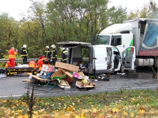 Súlyos baleset, tűzoltói beavatkozással - fotó: 