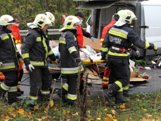 Súlyos baleset, tűzoltói beavatkozással - fotó: 