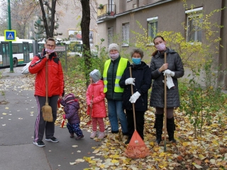 Levélgyűjtés a városban - fotó: 
