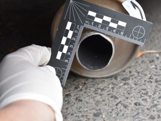 Így "dolgoznak"  a katalizátortolvajok - fotó: 