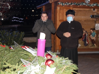 Adventi fények a Városháza téren - fotó: 