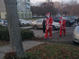 Közösségi képtár – autós Mikulások a városban - fotó: 