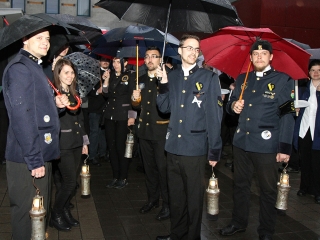 Énekszóval búcsúzók - a Szalamander képekben - fotó: Sándor Judit