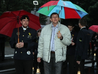 Énekszóval búcsúzók - a Szalamander képekben - fotó: Sándor Judit