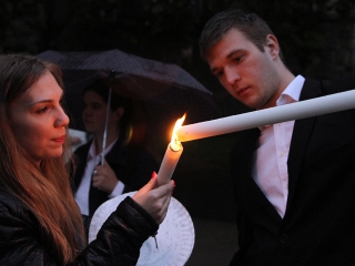 Énekszóval búcsúzók - a Szalamander képekben - fotó: Sándor Judit