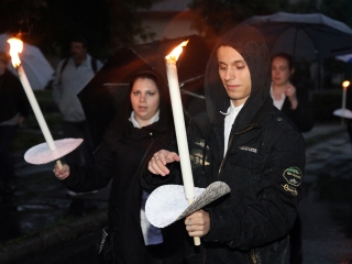 Énekszóval búcsúzók - a Szalamander képekben - fotó: Sándor Judit