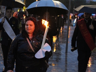 Énekszóval búcsúzók - a Szalamander képekben - fotó: Sándor Judit