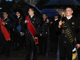 Énekszóval búcsúzók - a Szalamander képekben - fotó: Sándor Judit