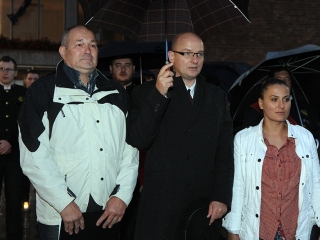 Énekszóval búcsúzók - a Szalamander képekben - fotó: Sándor Judit