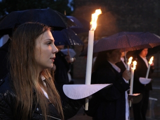 Énekszóval búcsúzók - a Szalamander képekben - fotó: Sándor Judit