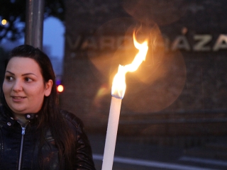 Énekszóval búcsúzók - a Szalamander képekben - fotó: Sándor Judit