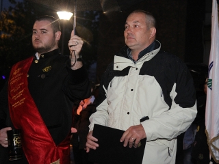 Énekszóval búcsúzók - a Szalamander képekben - fotó: Sándor Judit