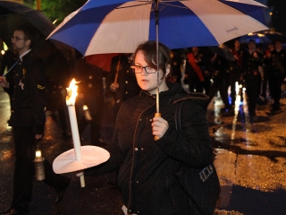 Énekszóval búcsúzók - a Szalamander képekben - fotó: Sándor Judit