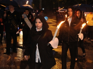 Énekszóval búcsúzók - a Szalamander képekben - fotó: Sándor Judit