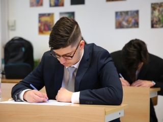 Megkezdődtek az érettségik - fotó: 