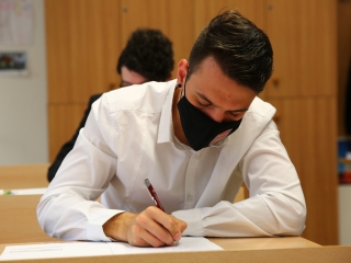 Megkezdődtek az érettségik - fotó: 