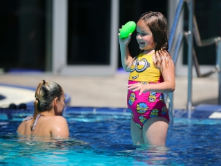 Nyitónap az élményfürdőben - fotó: 