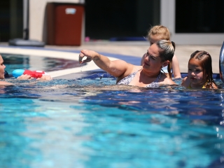 Nyitónap az élményfürdőben - fotó: 