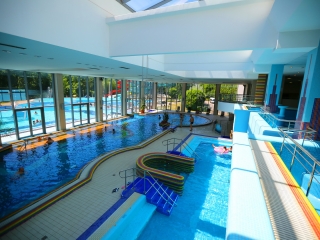 Nyitónap az élményfürdőben - fotó: 