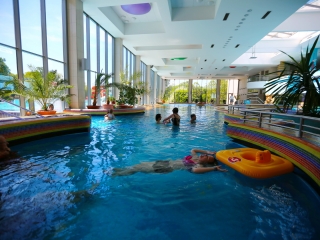 Nyitónap az élményfürdőben - fotó: 